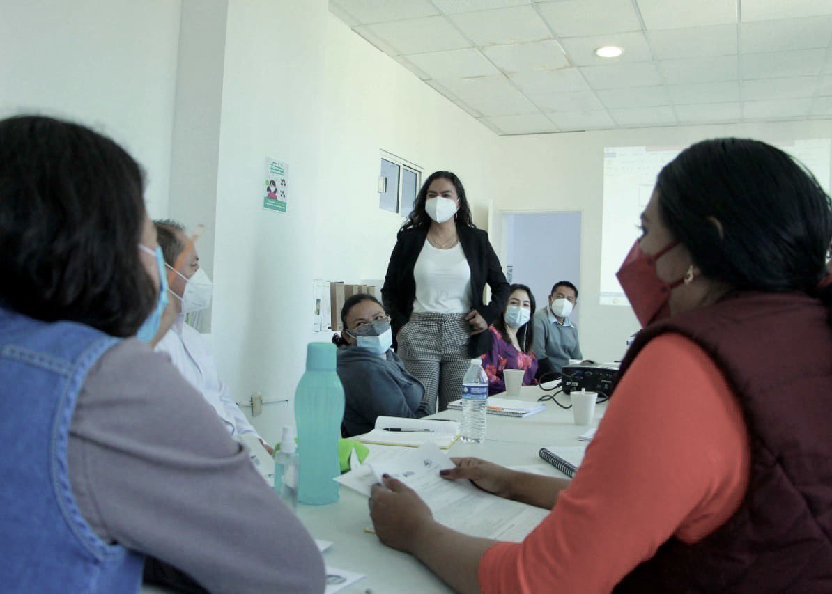 MiriamPLiborioH's tweet photo. Un gusto intercambiar herramientas didácticas con formadores del estado de #Oaxaca. 👨‍🏫👩‍🏫

Seguimos trabajando en la mejora continua de las educandas y educandos oaxaqueños. #CrearConstruirCrecer https://t.co/ggQpOtPyxn