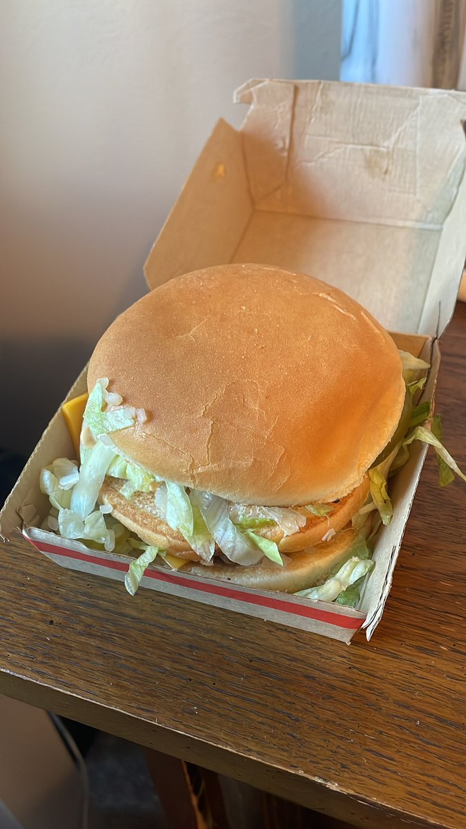 irissity's tweet photo. @McDonalds explain yourself 😡 two all beef patty, special sauce, lettuce, cheese, pickles, onions, on a SESAME SEED BUN. Smh https://t.co/bDy9fqSw2G