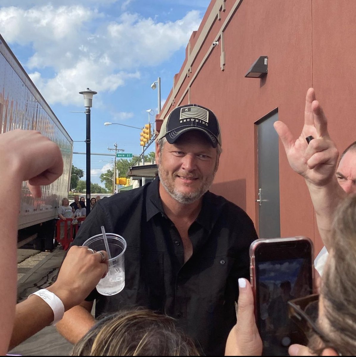 Last day to vote so let's go. Please retweet to vote for #BlakeShelton to win #TheCountryArtist of 2021 award at the #PCAs‌‌‌‌‌‌‌‌‌ 🔥🤠🔥