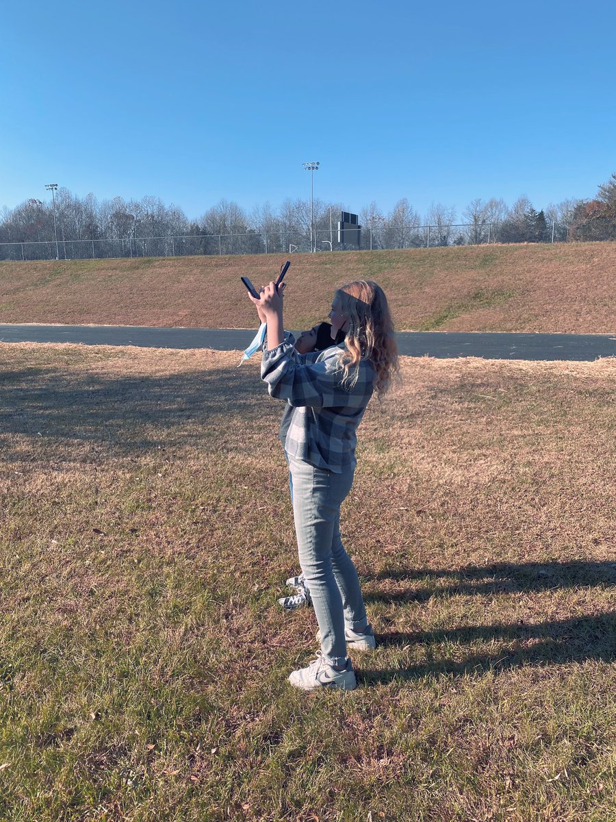 ewagonerhil's tweet photo. Today, we used our iPads to document all the different things (producers, consumers, decomposers, etc.) that make our ecosystem functional! https://t.co/fceHeRlFfA