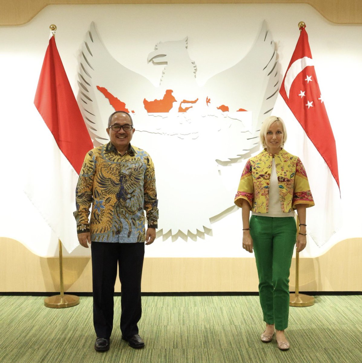 DubesRI_SG's tweet photo. Bersama Y.M. Judit Pach, Dubes Hungaria untuk Singapura, kami berbincang mengenai byk hal &amp; pengalamannya saat menjadi Dubes di Indonesia.
.
With H.E. Judit Pach, Hungarian Amb to Singapore, we talked about so many things &amp; her experience as Amb in Indonesia.
#IniDiplomasi 🇲🇨🇭🇺 https://t.co/1hGRADPK93