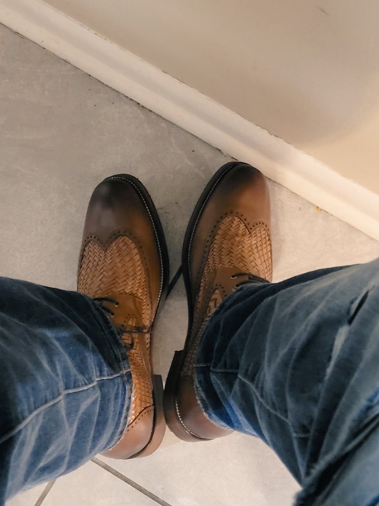 NiccaMinaj's tweet photo. Here's a lil #shoecam for yall.
These are #marcnolan shoes. Handwoven. https://t.co/7MROIPOI8R