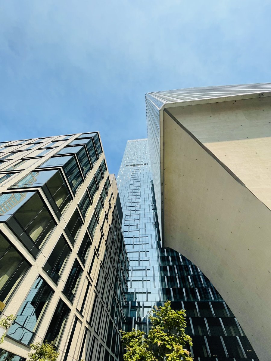 400 University tweet media