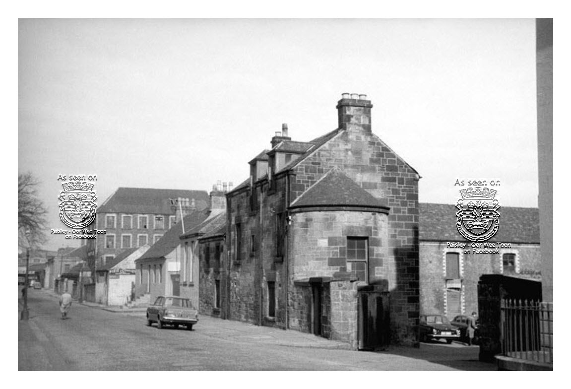 PaisleyPOWT's tweet photo. New Sneddon Street in the 60's almost completely 'industrial' as is seen here in the older photo looking North from Smiths Lane. 

Full narrative at https://t.co/gBCVeucrIn https://t.co/yY1eFkoRDY