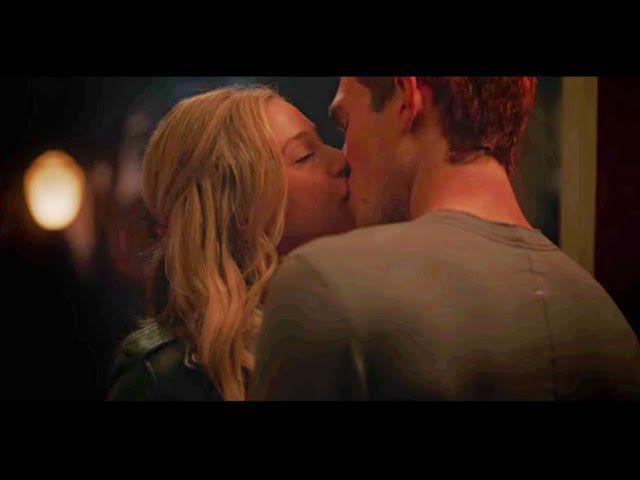 Burrowsswife's tweet photo. THEYRE HAVIN A BABY MY HEARTTT #barchie #bettyandarchie #Riverdale #Rivervale https://t.co/b4MclZnVel