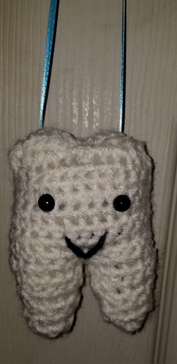 WonderfallC's tweet photo. No more worrying about waking the kids when the Toothfairy comes. Just put the tooth in his pocket and hang on the doorknob on the outside of the room! https://t.co/43FdMnMzR8