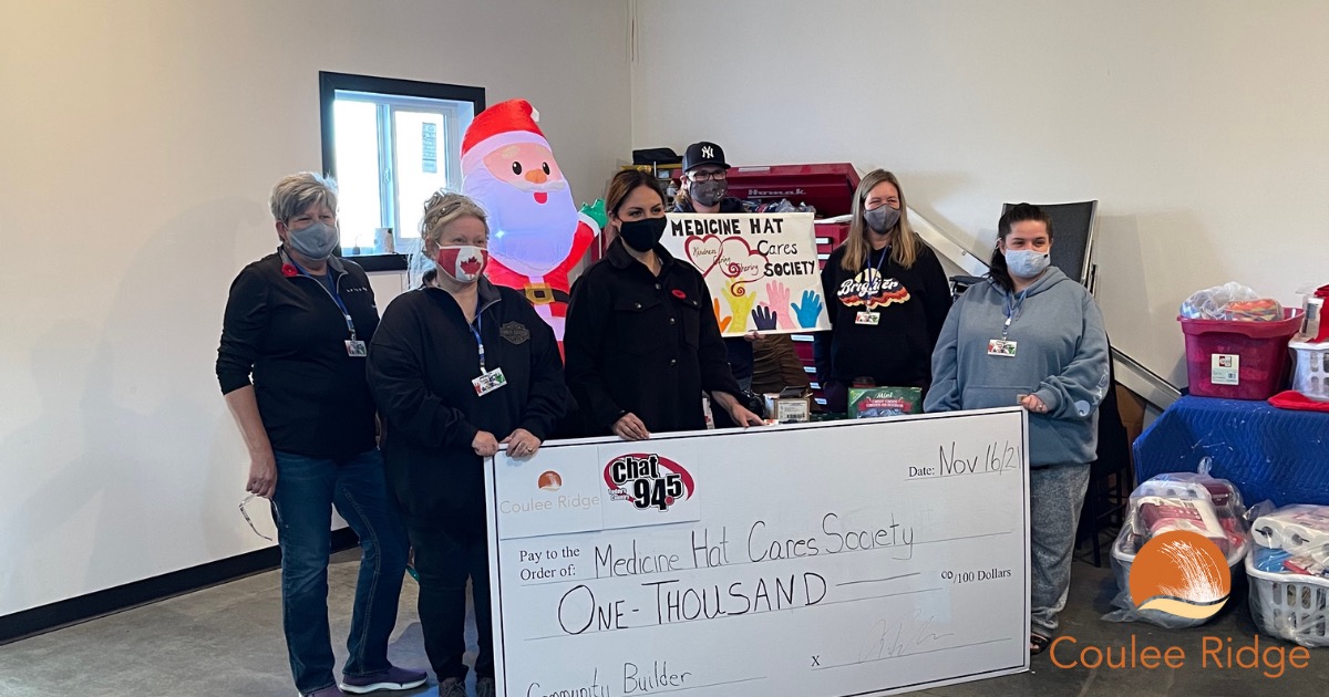 Coulee_Ridge's tweet photo. This month's @CHAT945  Community Builder is the Medicine Hat Cares Society! We're proud to donate $1,000 to support them in their food hamper program for local residents. Read more: https://t.co/qArqvxJW6t https://t.co/SAyZ0UsbvC