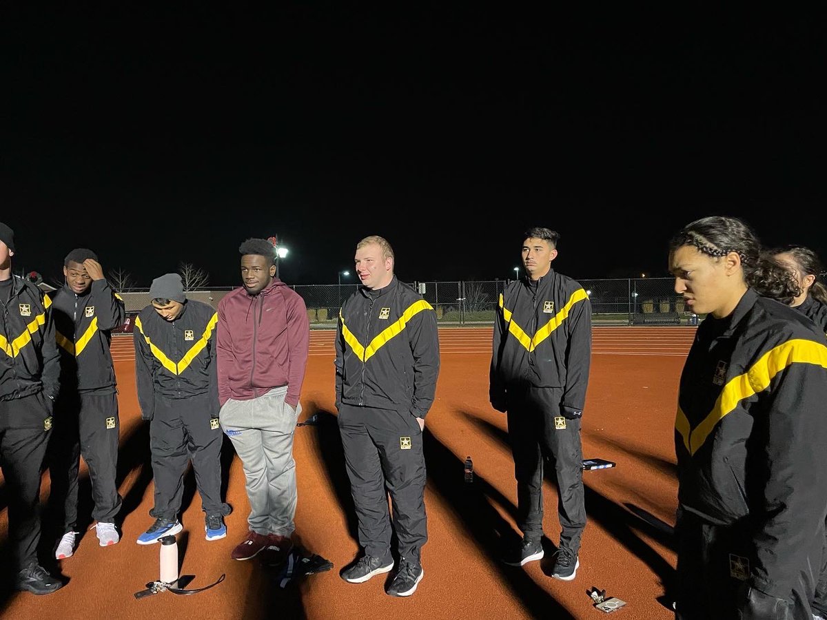 UDrotc01's tweet photo. This morning’s 50 degree temperature made it a perfect morning to run laps!

#PantherBattalion
#twoschoolsonemission

#thankfulthoughts
#leaderswanted
#3rdbrigaderotc
@armyrotc
@3rdrotcbrigade
@goarmy https://t.co/V4RkqE0aoO