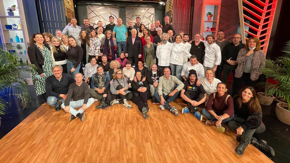 Gracias a todos cuantos nos habéis acompañado en esta preciosa aventura entre fogones 🙌🏻 No habría sido posible sin este pedazo de EQUIPO. ¡Gracias por tanto! 😅

#ChefAlOido