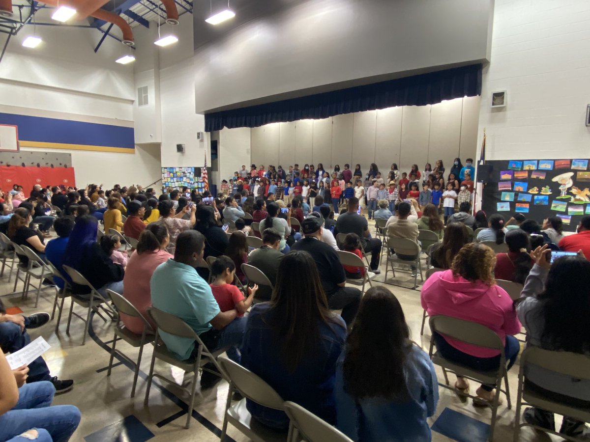vanunio's tweet photo. More of our wonderful 4th Grade Fine Arts performance! Thank you to all that came! Great job 4th graders! @LakelandES @MeluginMusic @LarsenARTLover https://t.co/Q3kz6vPwPc