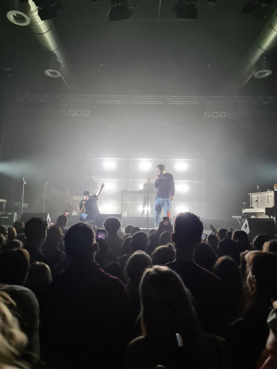 __frechdax__'s tweet photo. Das war das erste clubkonzert nach fucking 23 Monaten!
Ich Hab es vermisst #majan #schmyt #ahzumjot #blvth https://t.co/a7KPur9l1C