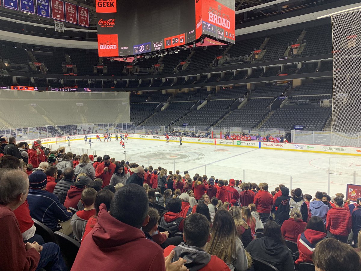 HGPAlumni's tweet photo. @HGPIceHockey is underway! Packed house! #ThinkWin https://t.co/HK3fCy1u7G