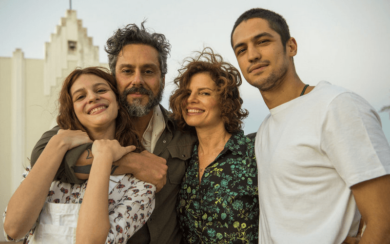 ZAMENZA's tweet photo. Pra quem nao tá reconhecendo , é a Lara Tremouroux. Fez #FilhosdaPatria e #OndeNascemosFortes. #UmLugaraoSol https://t.co/MaNayl6u6c