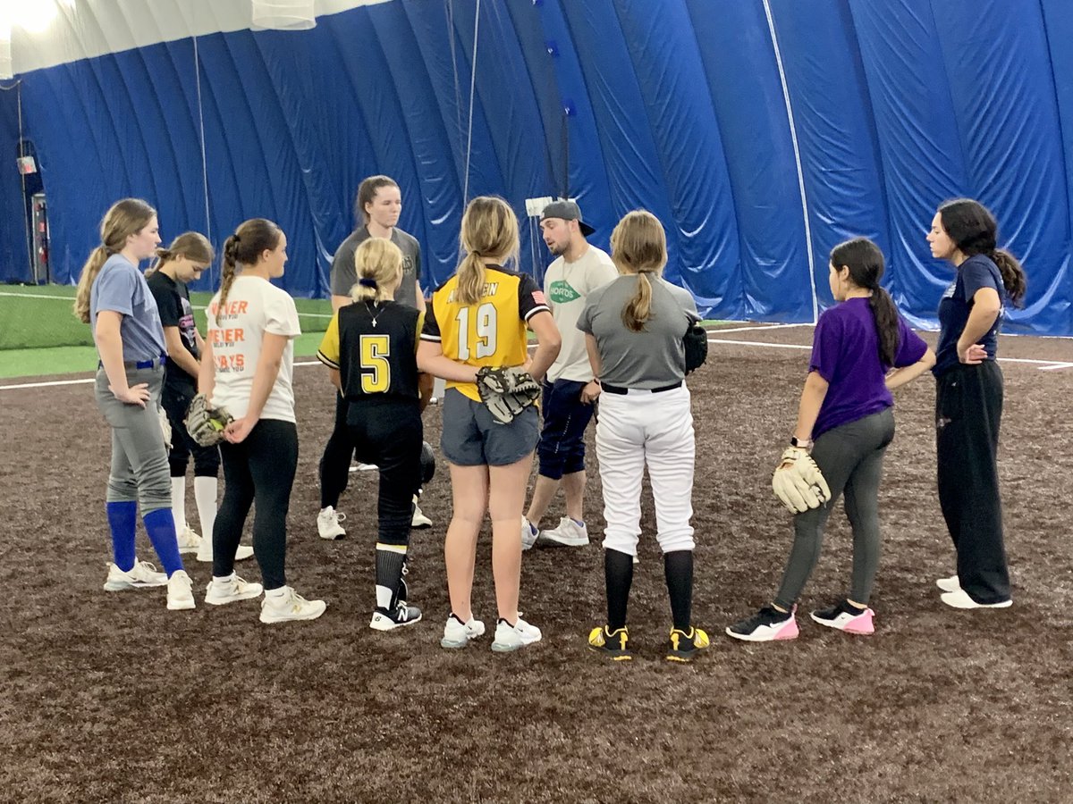 BoDomeBville's tweet photo. Softball Member Time with Matt Burch Monday-Thursday from 5-6pm. Life lessons included at no extra charge. https://t.co/U1uVwkSw4J