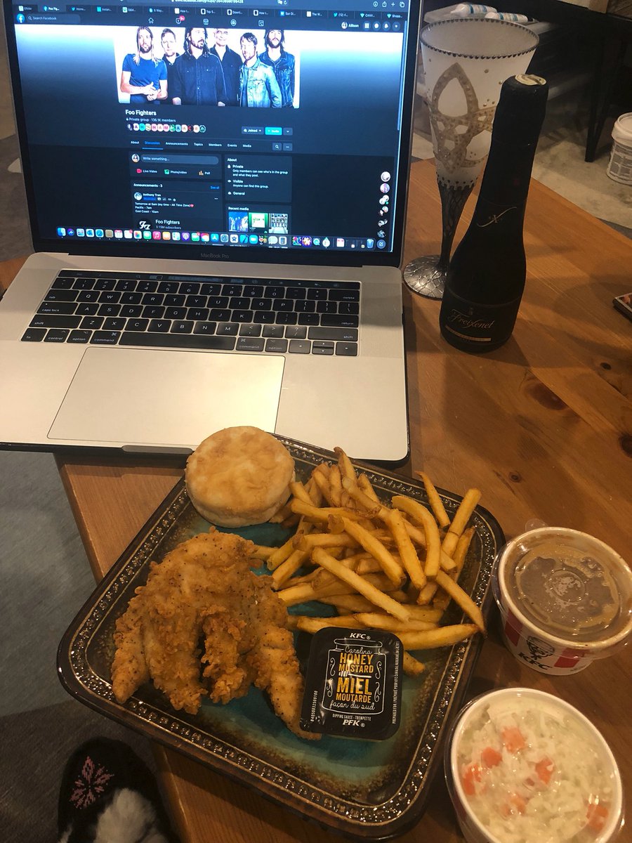 thecooneybin's tweet photo. Loving the combo, thanks for the suggestion Dave. @foofighters. @kfc and Champagne (Cava in this instance) #latestcraving #interestingcombo Can’t wait to let the 136.1K other fan club members know. :) #comebacktowinnipeg https://t.co/yoYJC4XF7M