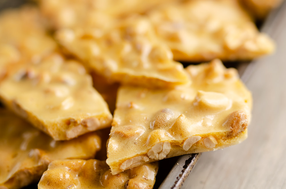 TheCreativeBite's tweet photo. Microwave peanut brittle is an easy 15 minute candy recipe perfect for the holidays. It's a family favorite sweet at every Christmas! https://t.co/InRmc7lz1r https://t.co/u1P5zwcr1p