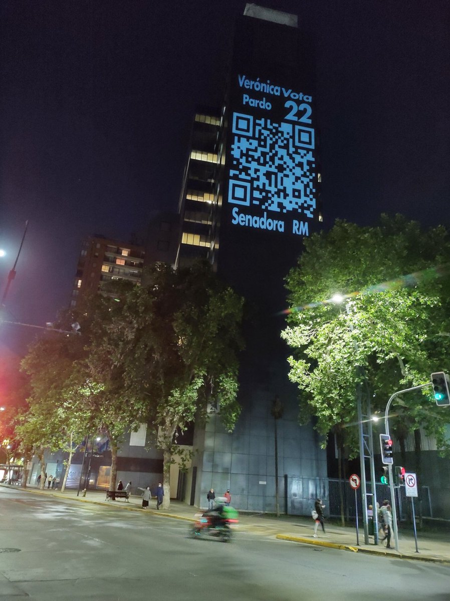 VeroPardoLagos's tweet photo. Hola
Si estás en #Providencia o ves este código QR desde donde estás. Descifra lo que dice y #ReciclemoslaPolitica con una campaña amigable. https://t.co/TdGFhO53HI
