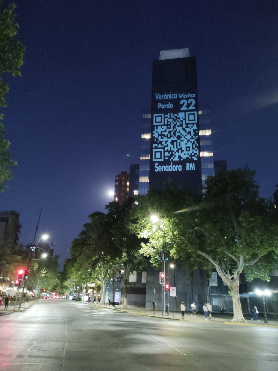 VeroPardoLagos's tweet photo. Hola
Si estás en #Providencia o ves este código QR desde donde estás. Descifra lo que dice y #ReciclemoslaPolitica con una campaña amigable. https://t.co/TdGFhO53HI