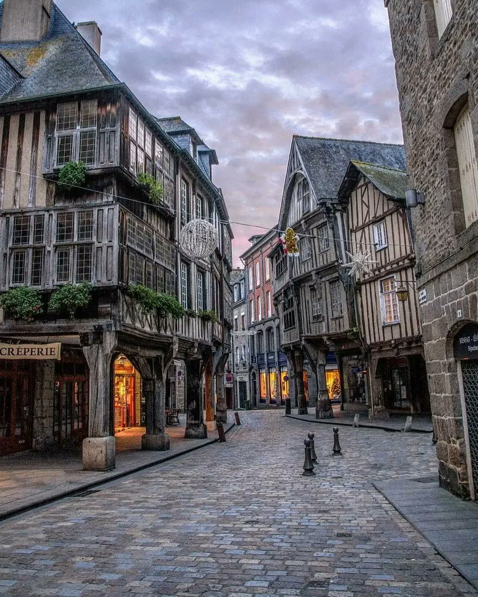aeisteitiuil's tweet photo. Dinan, France https://t.co/2cuBYFLVez
