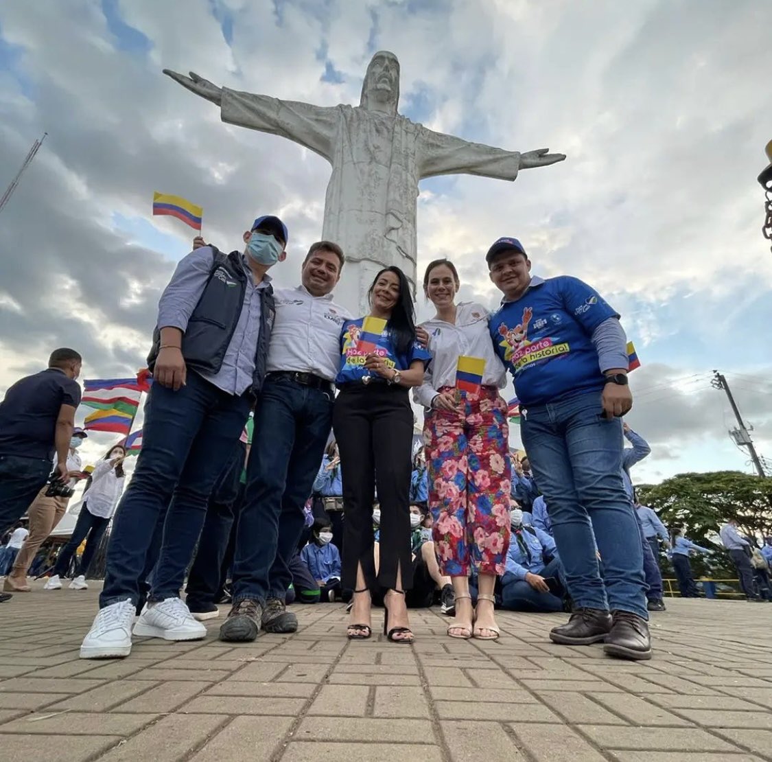 Cali_Participa's tweet photo. Y se encendió la llama 🔥 para dar inicio a los #JuegosPanamericanosJunior un espectáculo deportivo de talla internacional.🌎🏅

Acompañamos esta gran apertura que marcará historia para Cali Distrito Deportivo.👏🏻

#SomosCaliDistrito
#CaliCiudasDeportiva
#VacúnateParaQueNoFaltes https://t.co/l69muXrxbz