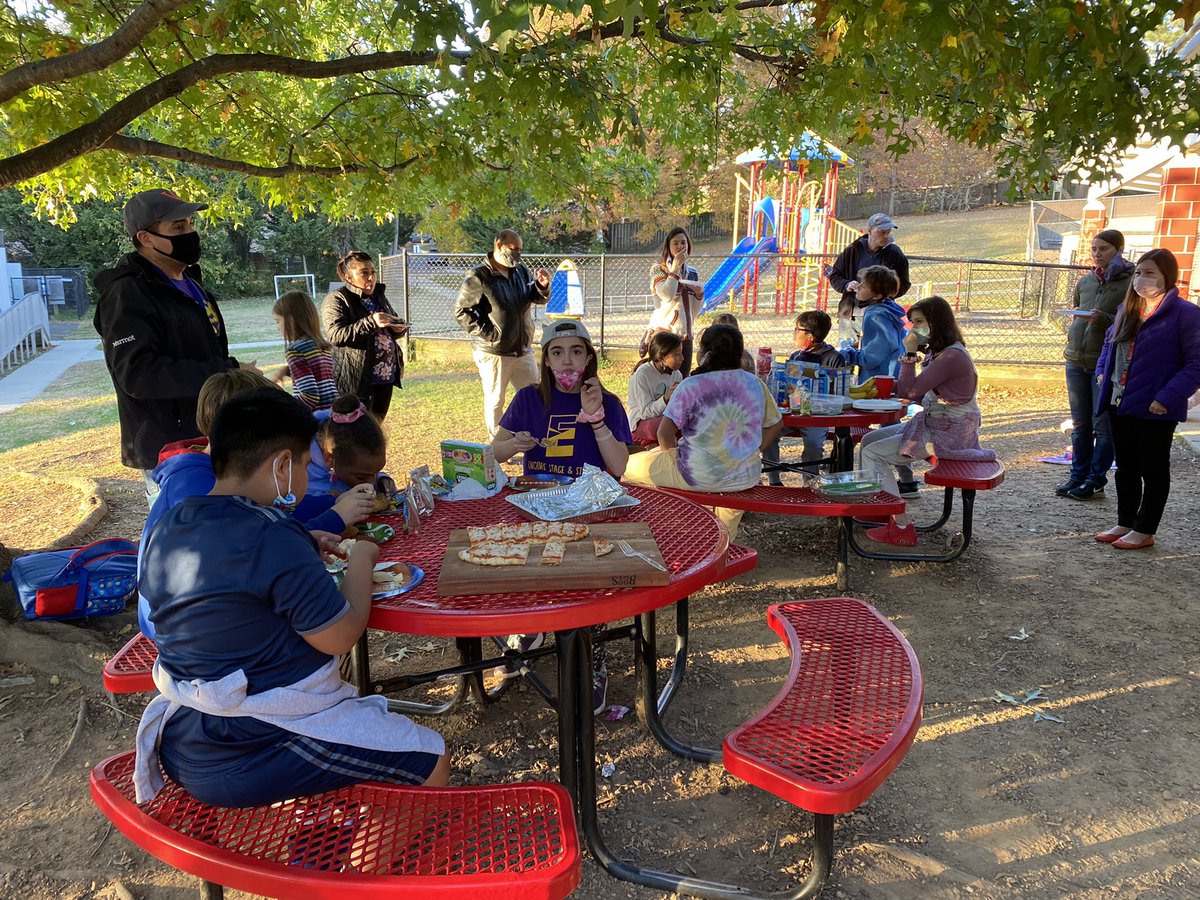 sbteach15's tweet photo. YES Club Family Gathering! Such a beautiful day to gather outside and break bread together! @GlebeAPS https://t.co/n5lvirznzj