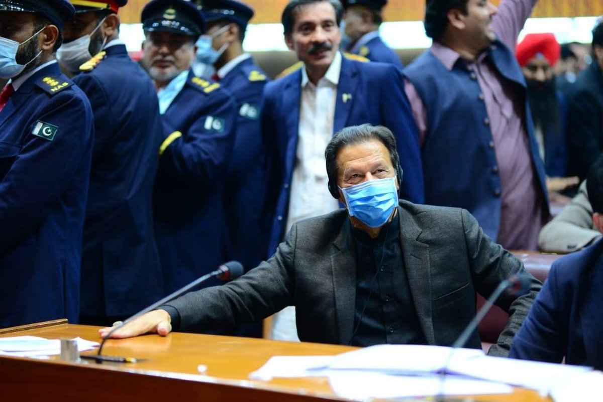 KingSiasi's tweet photo. #Prime_Minister_Imran_Khan At Joint Session of Parliament As Govt Successfully Passed 33 Bills Including #Electronic_Voting_Machine & I Voting Right to Overseas Pakistanis.
#PakistanZindabd🇵🇰 https://t.co/XIFosKdXeH