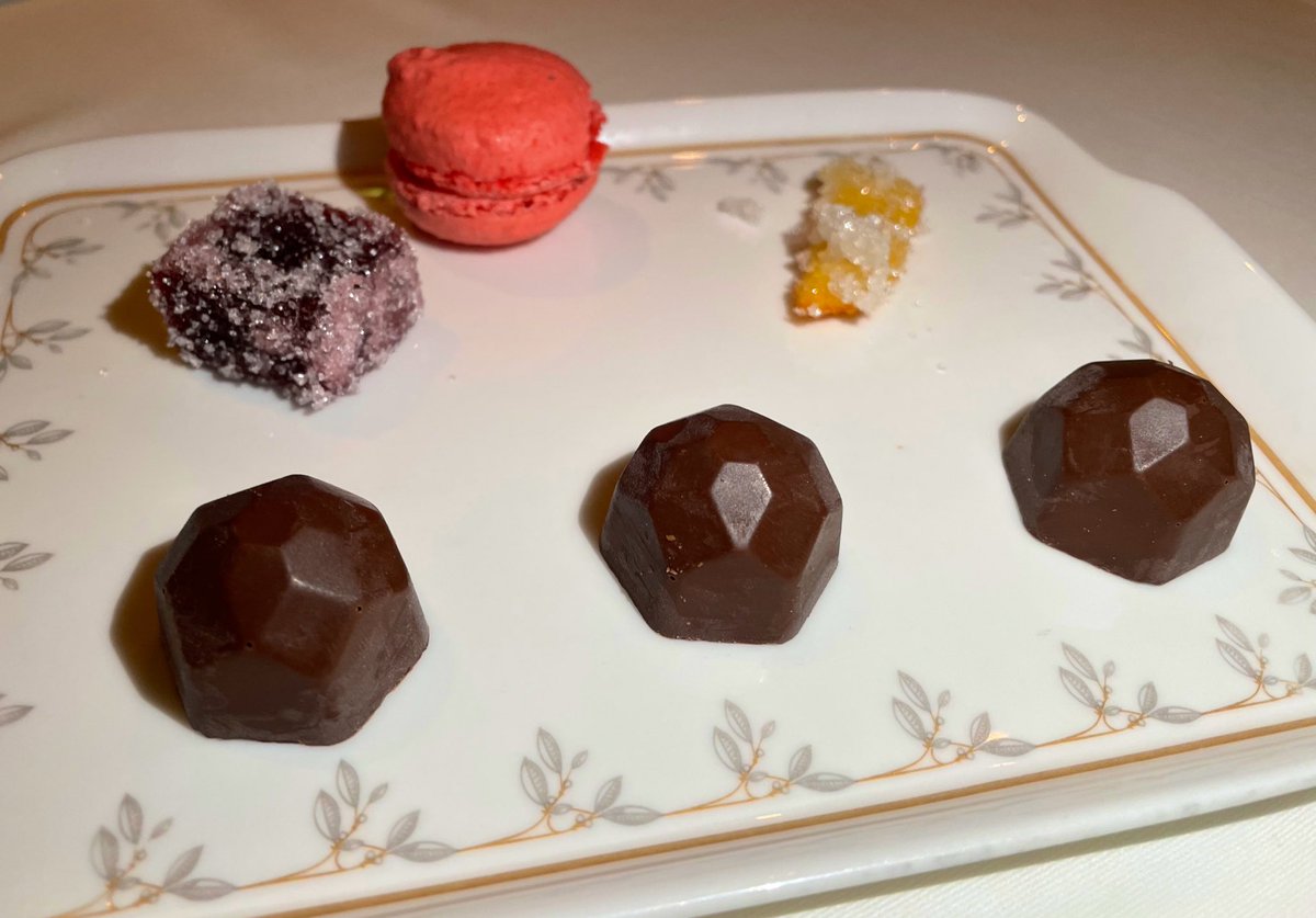 SashaEats's tweet photo. Delightful #dinner at Murano 🍽

#WonderReturns #CelebrityEquinox #travel #SashaSails #CruiseCelebrity #TravelAgain #CelebrityCruises #yum #SashaInTheABCs #SashaEats #food #CulinaryGlobetrotter #Murano https://t.co/hJY5vgYDH2
