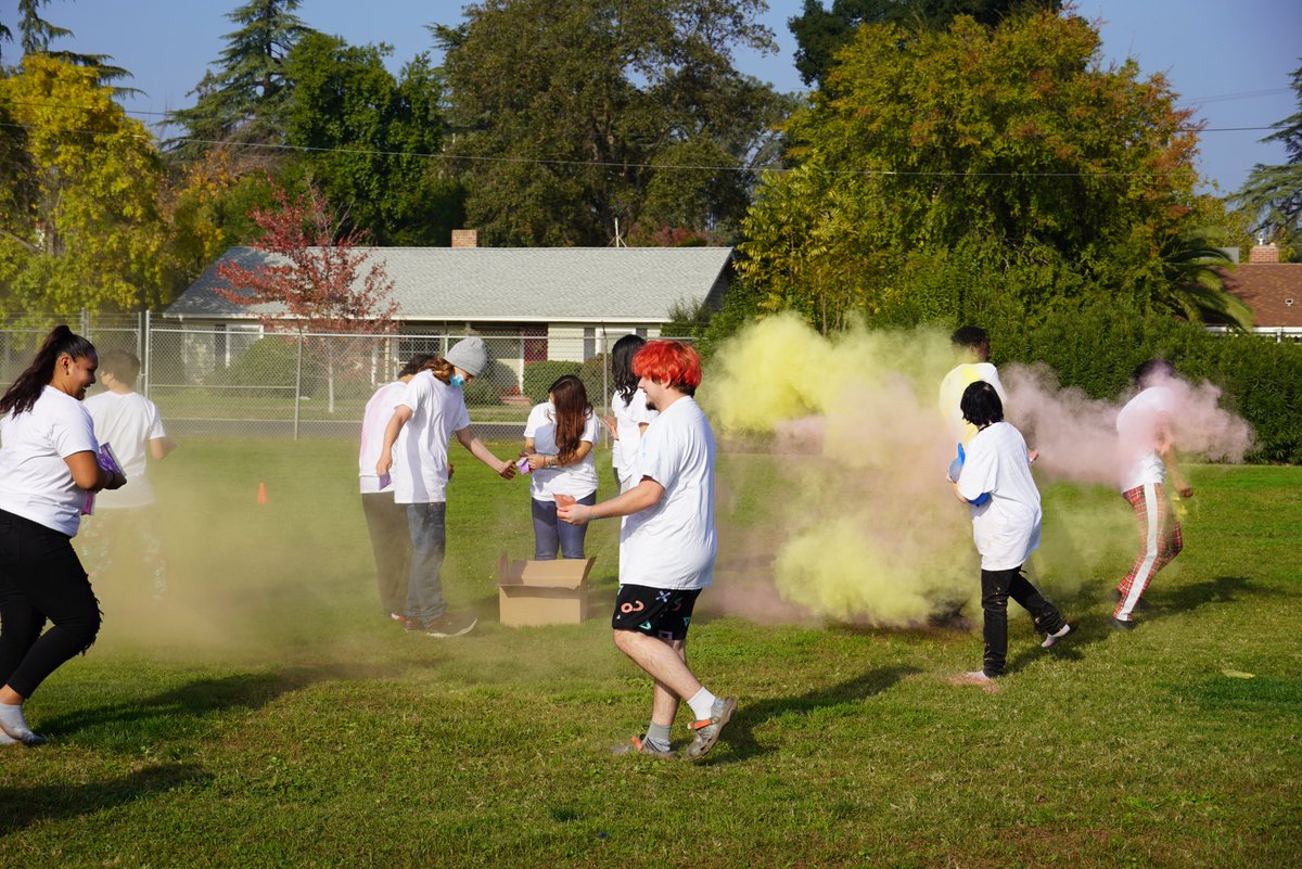 MercedUHSD's tweet photo. Yosemite High students had a blast during the site's Color Games event this afternoon #WeAreMUHSD https://t.co/ieOiMd9xxL