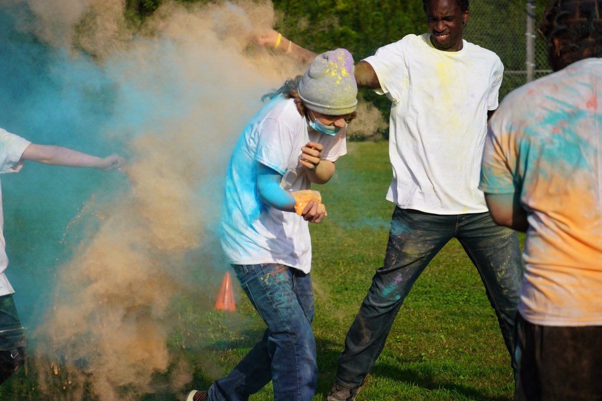 MercedUHSD's tweet photo. Yosemite High students had a blast during the site's Color Games event this afternoon #WeAreMUHSD https://t.co/ieOiMd9xxL