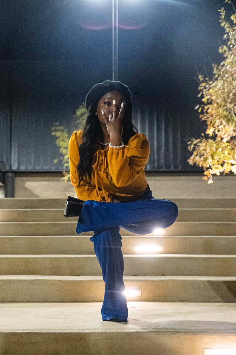 DaddiePimp's tweet photo. Be Fearless in the pursuit of what sets your soul on fire 
To my soRHOrs I will forever be known as
ΡaΣΣionate Soul 
#TailClu6
💛💙🐩
#sfapoodles #sfasgrhos #rhovember https://t.co/pnQrW8wInU
