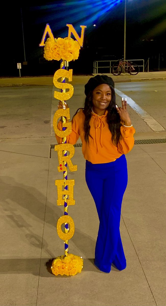 DaddiePimp's tweet photo. Be Fearless in the pursuit of what sets your soul on fire 
To my soRHOrs I will forever be known as
ΡaΣΣionate Soul 
#TailClu6
💛💙🐩
#sfapoodles #sfasgrhos #rhovember https://t.co/pnQrW8wInU
