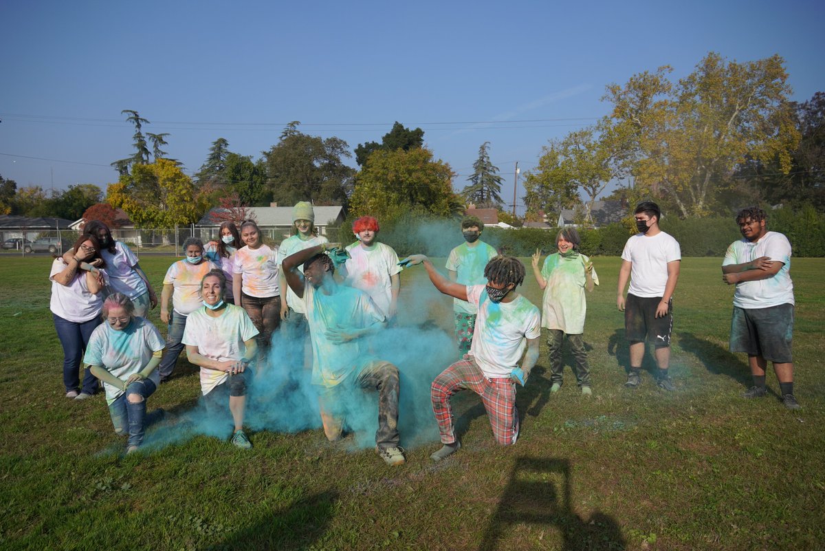 MercedUHSD's tweet photo. Yosemite High students had a blast during the site's Color Games event this afternoon #WeAreMUHSD https://t.co/ieOiMd9xxL