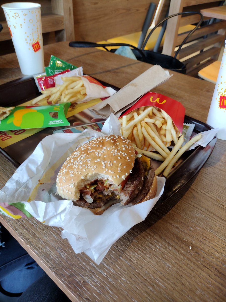 H_Vilches's tweet photo. Siguiendo las órdenes de @slobotzky_ 
¡¡Ya, @McDonaldsMexico Denle la campaña!! https://t.co/i3bsIJU3Nw
