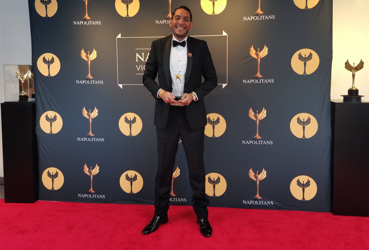 ToniVitola's tweet photo. Hoy recibí la estatuilla de ganador en la gala de  los Napolitans Victory Awards,que otorgan The Washington Academy of polítical arts &amp; Sciences.Gracias a la academia por este reconocimiento, en la gala de los "Oscar de la política",como se les conoce a dicho evento. https://t.co/nA81LgHwN8