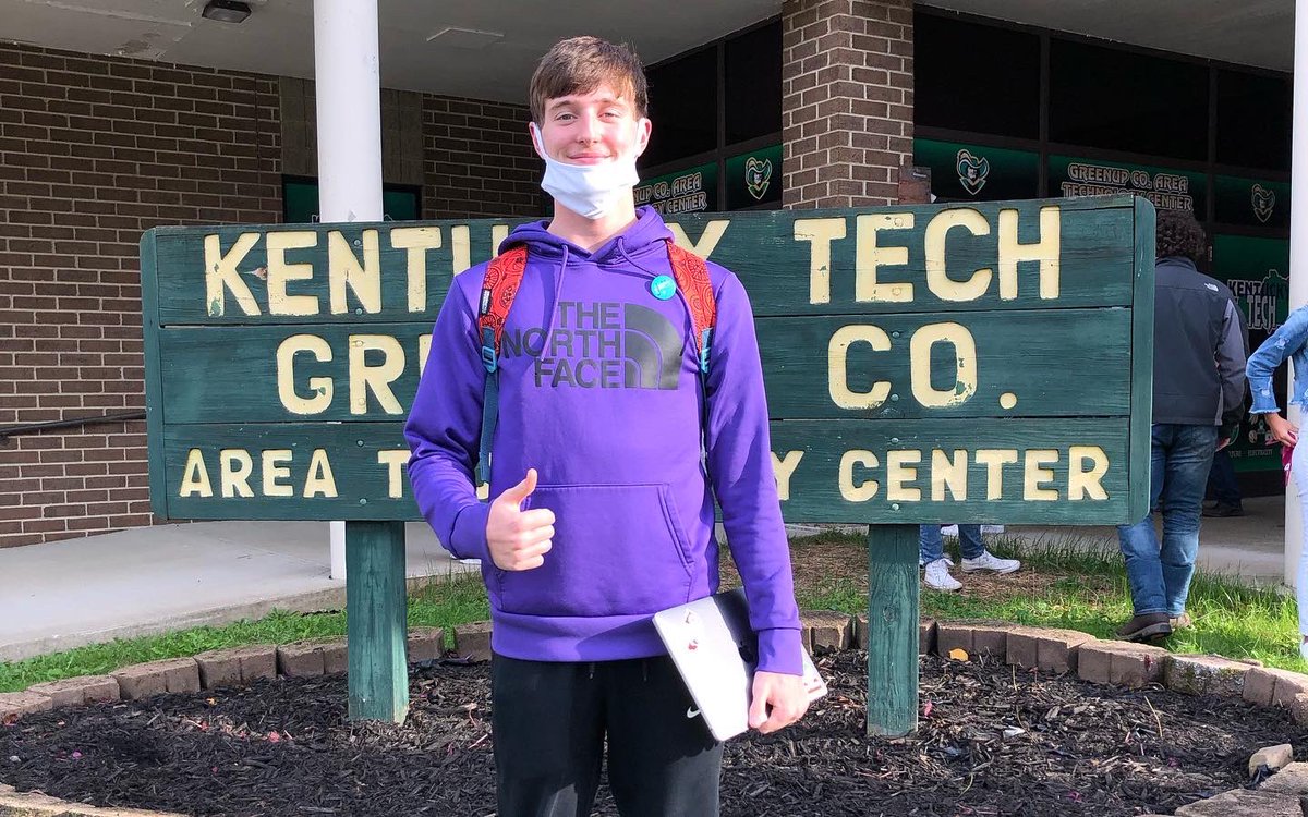 GCATCFBLA1's tweet image. Recognizing Prematurity Awareness Day by wearing purple.  Decorated and sold suckers today to raise money for the March of Dimes.  Way to go GC FBLA!