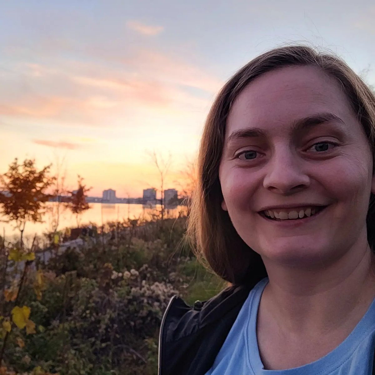 AgilitywAmanda's tweet photo. Beautiful sunset 😊❤🌅

#sunsets #beautifulsunset #sunsetselfie #sunsetselfies #sunset #lakeside #lakesunset #lakesunsets #lakesidesunset #sunsetsarethebest https://t.co/kkbdQAQJ3u