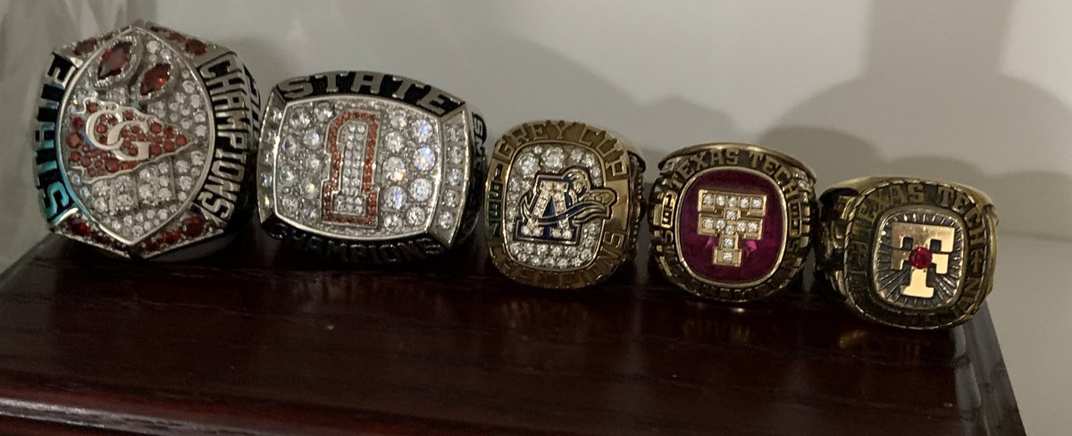 Redskins32's tweet image. I am really tuff on our players and coaches at times! Gotta say that our players and coaches have competed extremely hard in the last 5 weeks! #FridayNightLights 🔴⚪️🛎🗣#ExcellenceInExecution 
Be A Team, Be The Most Excited To Play, Be The Best At Doing Your Job