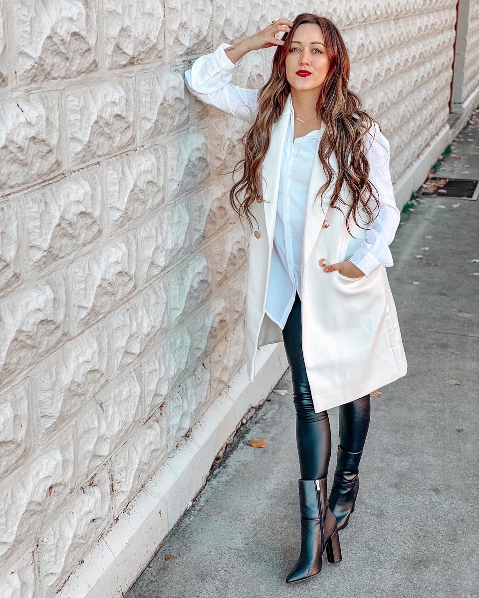 boisesocialite_'s tweet photo. Loving this white wool coat from @express! π€©
Leggings: Pink Lilly Boutique
Boots: @lulusdotcom
π²Outfit linked: https://t.co/yDOg1Yt1Tt
#BoiseSocialite #ExpressFashion #LuLusLove https://t.co/6WBiTjTSVR