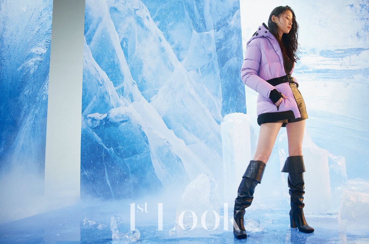 1stlookofficial's tweet image. 12월 18일 첫 방송을 앞두고 있는 #불가살 의 두 주인공! #이진욱 과 #권나라 가 #무스너클 과 함께 #퍼스트룩 230호 커버를 장식했습니다. 눈빛만 봐도 치명타 각! 강렬하고 시크한 모습을 담은 화보와 비하인드를 담은 인터뷰는 퍼스트룩에서 확인할 수 있습니다.❄️

#1stLook #LeeJinwook #KwonNara