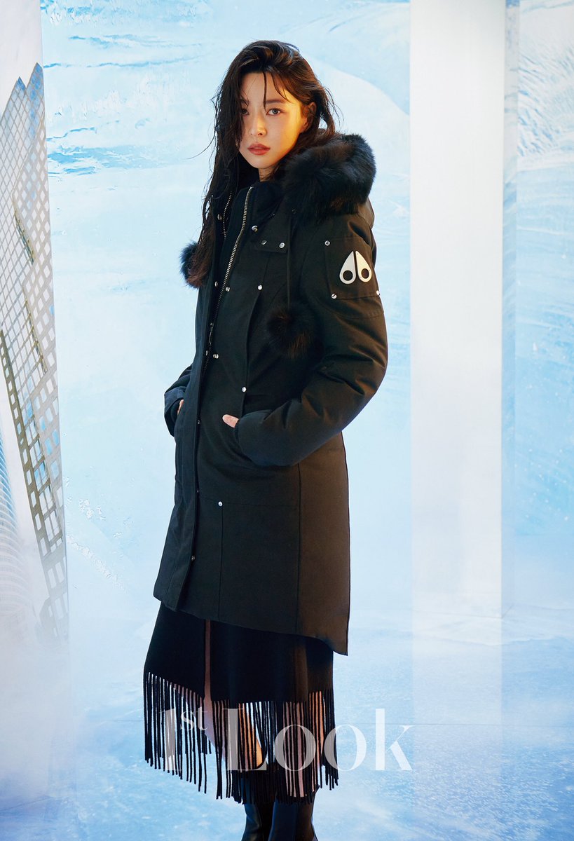 1stlookofficial's tweet image. 12월 18일 첫 방송을 앞두고 있는 #불가살 의 두 주인공! #이진욱 과 #권나라 가 #무스너클 과 함께 #퍼스트룩 230호 커버를 장식했습니다. 눈빛만 봐도 치명타 각! 강렬하고 시크한 모습을 담은 화보와 비하인드를 담은 인터뷰는 퍼스트룩에서 확인할 수 있습니다.❄️

#1stLook #LeeJinwook #KwonNara