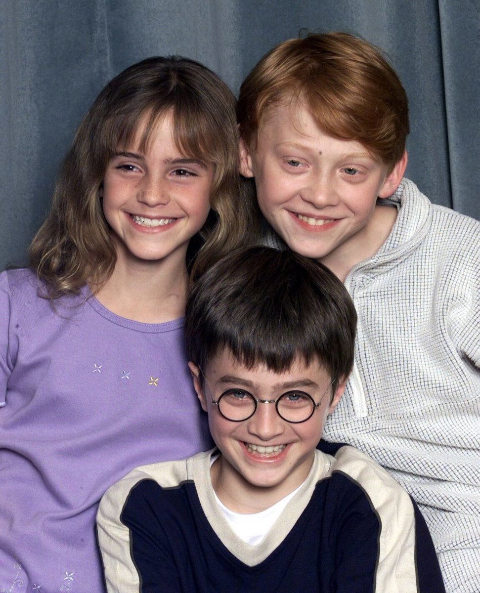 FSI0624's tweet photo. Happy 20th anniversary of Harry Potter and the philosophers’ stone
Uhh I know I’m late 
And they are returning to Hogwarts 😭😭
I’m so so excited 
#HarryPotter #20YearsPhilosophersStoneFilm #ReturnToHogwarts https://t.co/tGCJjYISzd