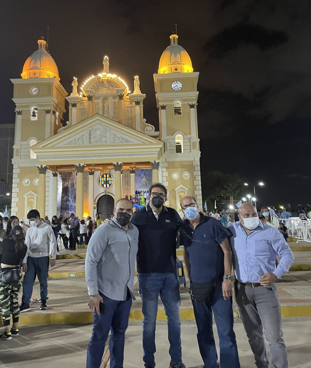A esta hora nos encontramos esperando la salida de nuestra querida Chinita, a quien le implóranos nos siga dando fuerza para recuperar una VENEZUELA libre y de los venezolanos que permita el reencuentro de todas nuestras familias #VamosVenezuela🇻🇪