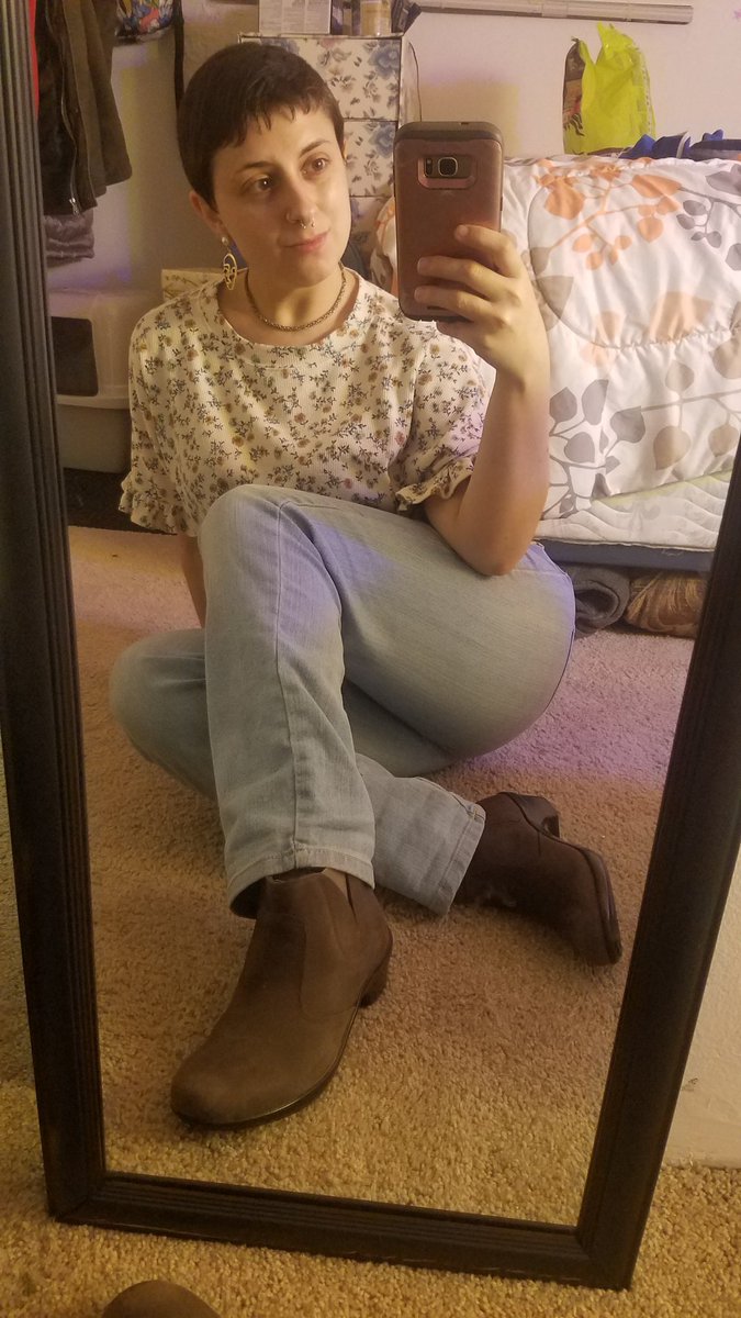 allysonraeftcat's tweet photo. New boots goofin 😩 https://t.co/UJG8ONG8Dr