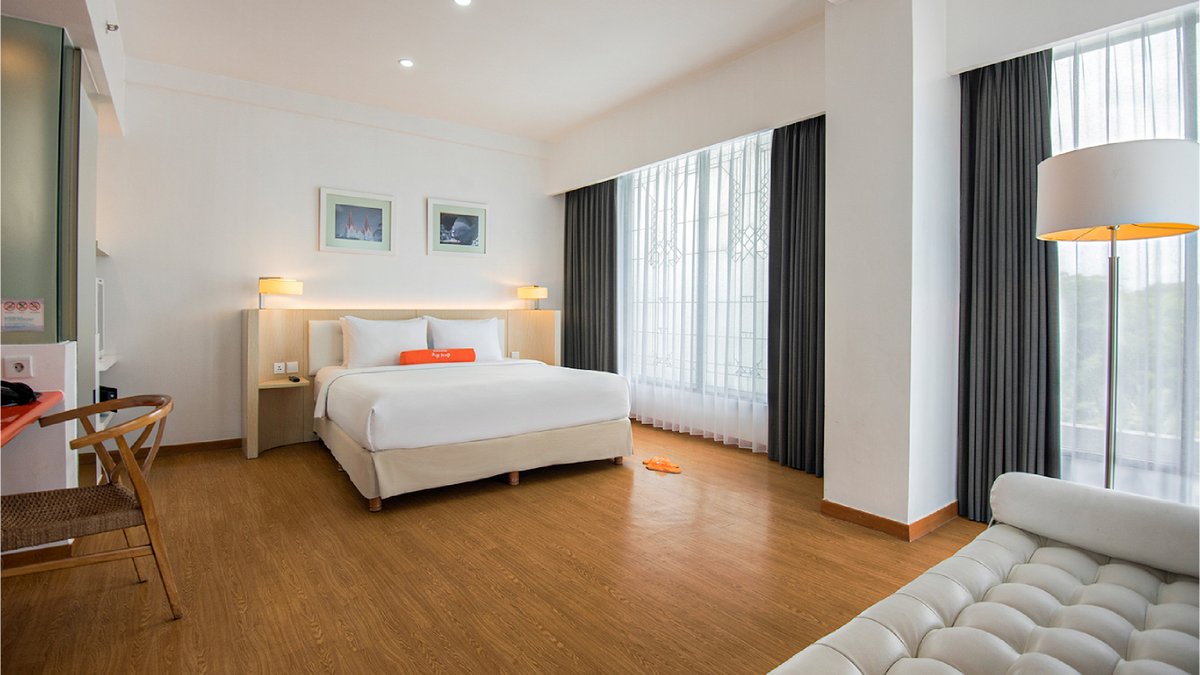 HARRIS Sky Room at HARRIS Hotel &amp; Conventions Malang
<a href="/DiscoverASR/">Discover ASR</a>

>>>bit.ly/3mIIC4l

#HARRISHotelAndConventionsMalang
#HotelInMalang
#Malang 
#Indonesia 
#HotelAndConventions
#Vacation 
#LuxuryAmenities
#DeluxeRooms 
#TravelWithFamily 
#HotelsWithHygieneMeasures