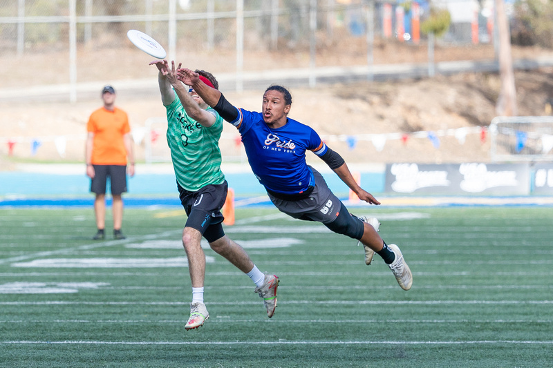 2021 Men's Club Defensive Player Of The Year -> ultiworld.com/2021/11/17/202… [Pres. by Five Ultimate of <a href="/XiiBrands/">XIIBrands</a>] (Photo: <a href="/UltiPhotos/">UltiPhotos</a>)