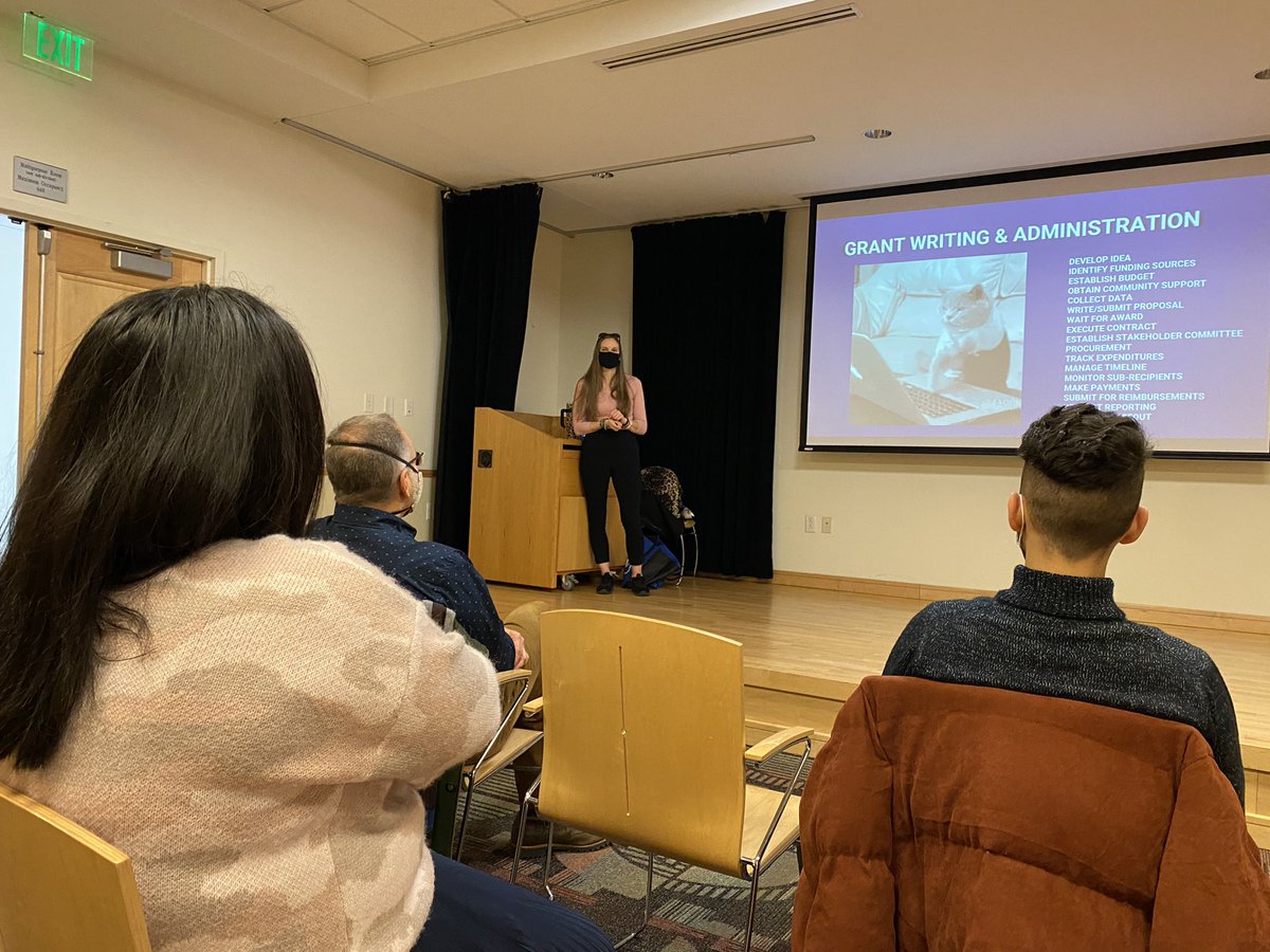 BU_Geography's tweet photo. Alum career talk in session! Thanks Broome county planner, our alum Stephanie Brewers, and her cat! https://t.co/4jucXNqXgj