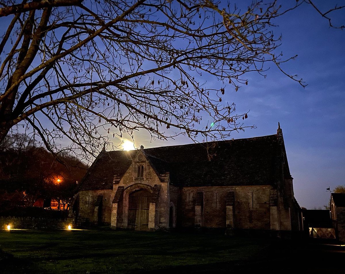 PaineNatasha's tweet photo. It’s such a chore working somewhere so beautiful 🌝😉
#museum #museumlife #museumgeek #LoveWhereYouWork #srlm #swhtdiscover #somerset #southwest #lovemuseums #glastonburytor #Glastonbury https://t.co/C3KQsLbcf2
