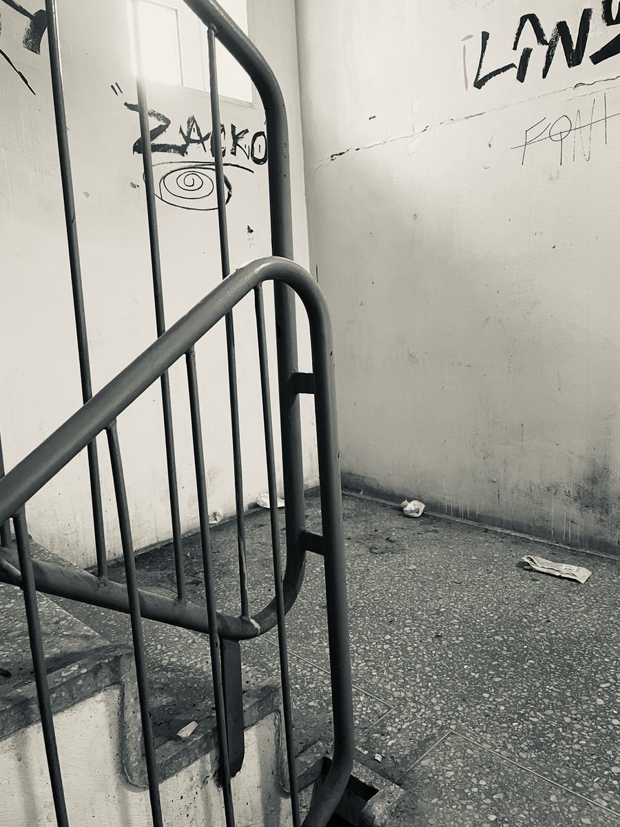 ElisabetEngberg's tweet photo. #Fult är ordet och tycker det beskriver det här trapphuset i ett p-garage bra. #själochhjärta https://t.co/zzZrUBCR80