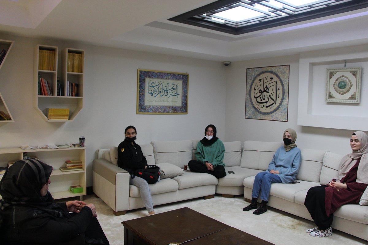 📍Rahime Sultan Yurt Müdürlüğü

Yurdumuzda Korkularımızdan nasıl kurtulabiliriz konulu söyleşi programı Cahide İMRAN hocamız ile gerçekleştirilmiştir.