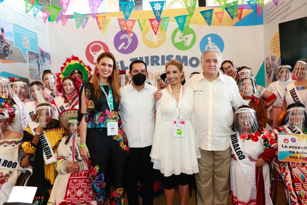 SECTUR_mx's tweet photo. “Promover espacios inclusivos, que fomenten vínculos, harán de nosotros una comunidad más unida y más fuerte”: @TorrucoTurismo 

☀️Tianguis Turístico Incluyente #TianguisTurísticoMérida

#ElTurismoEsParaTodxs
#MéxicoConInclusión🇲🇽

Secretaría de Turismo de México 
Yucatán Turismo https://t.co/2VeAjdEyZp